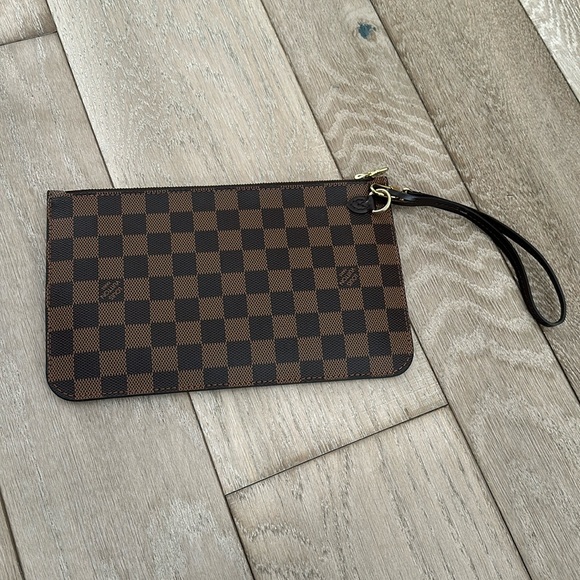 Louis Vuitton wristlet - Picture 1 of 3